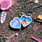 Hearts2Hearts – FOCUS (Photobook Ver.) + Limited Photocards* [1st Mini Album]